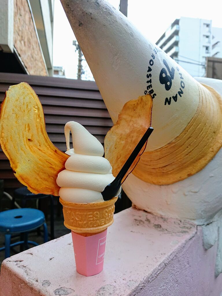 ソフトクリーム　オブジェ 湘南・江ノ島／溶けたソフトクリームのオブジェがめちゃくちゃフォト