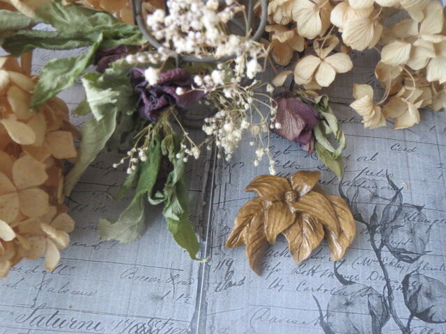 木彫りのブローチ 3 木彫工房小山