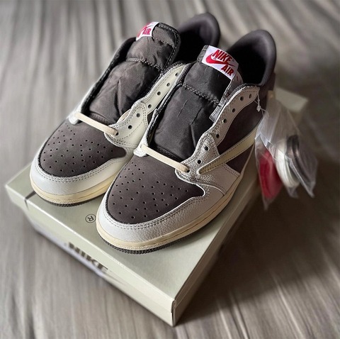 travis-scott-air-jordan-1-low-og-reverse-mocha-2