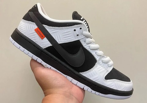 TIGHTBOOTH-Nike-SB-Dunk-Low-0