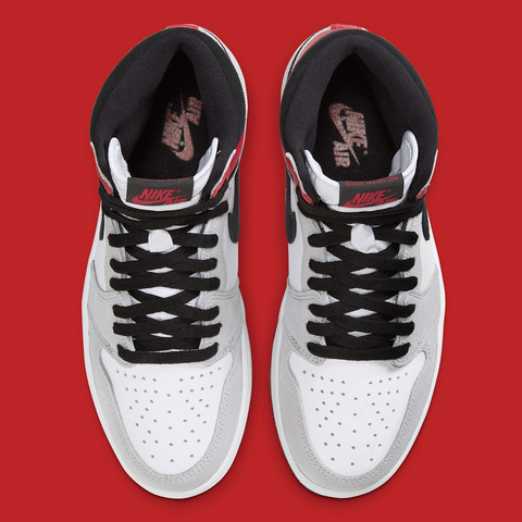 Air-Jordan-1-High-OG-Light-Smoke-Grey-555088-126-3