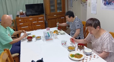 260529182630856　⑧　食事風景 トリミング後