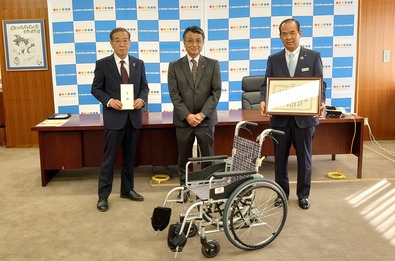 車椅子贈呈とりみん