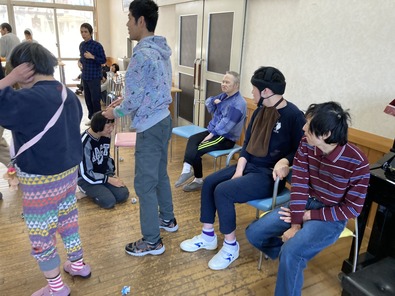 ⑯