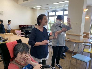 ②