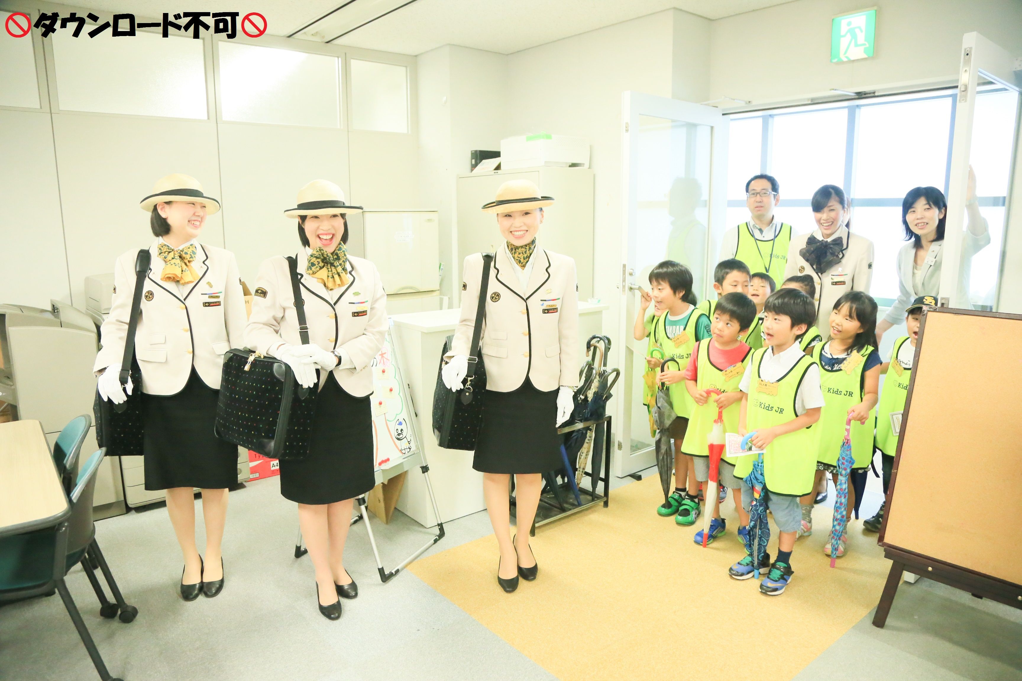 JR九州 ゆふいんの森 客室乗務員エプロン JR九州 ゆふいんの森 客室乗務員エプロン 大流行中！ JR九州
