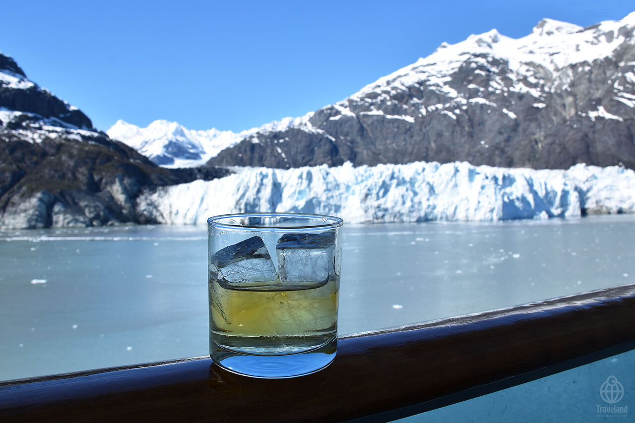 今日の旅のワンシーン5 氷河でウイスキー ヨコ旅