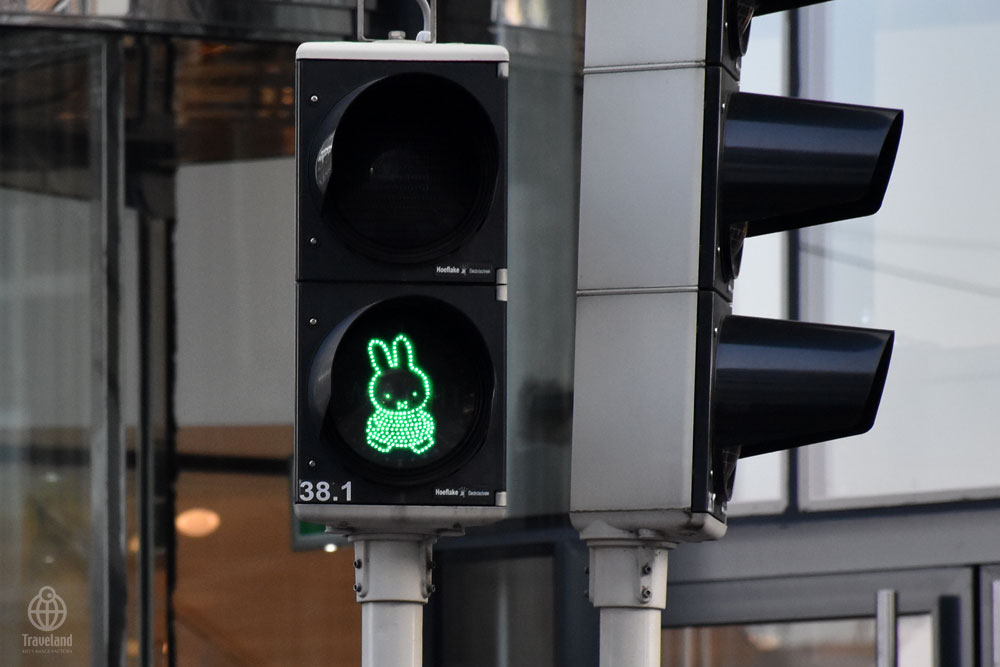 ミッフィーの信号機 : ヨコ旅