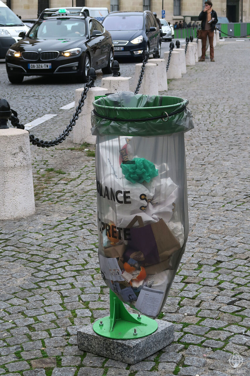 なんで撮ったの 164 透明ゴミ箱 ヨコ旅 なんで撮ったの 164 透明ゴミ箱 ヨコ旅