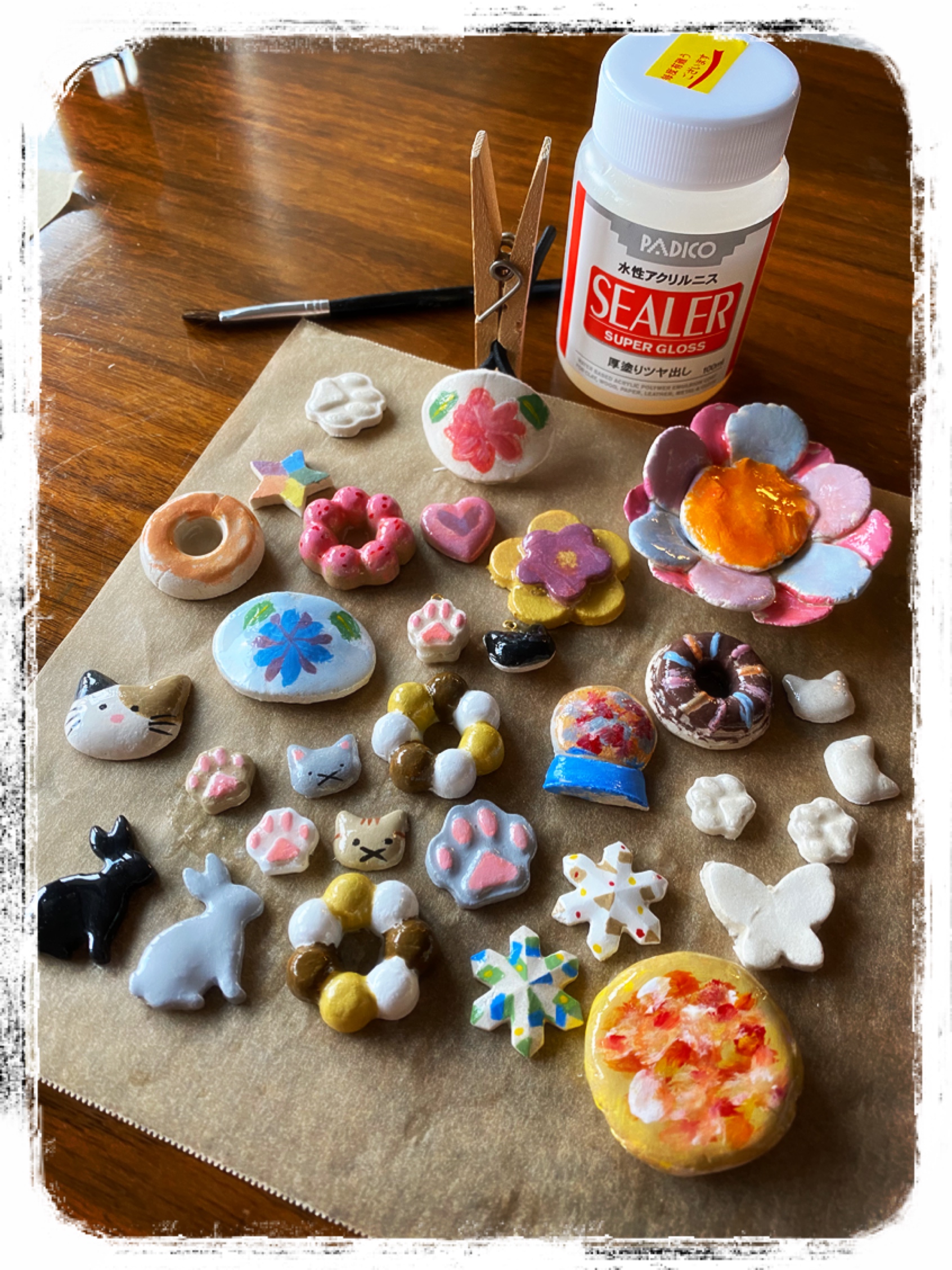 完成 石粉粘土アクセサリー アリの行列