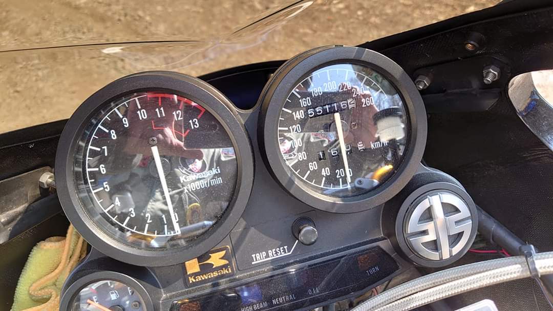 バイク Zx900aに跨る 盆栽