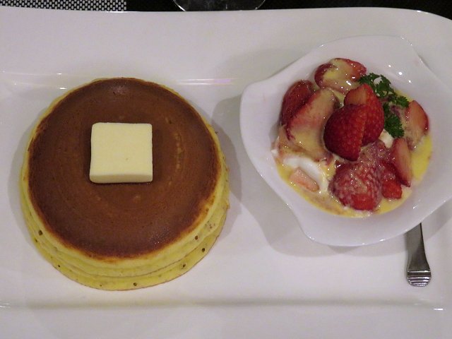 ホットケーキ倶楽部 千葉 万惣フルーツパーラー日本初ホットケーキ パンケーキの甘美な表層