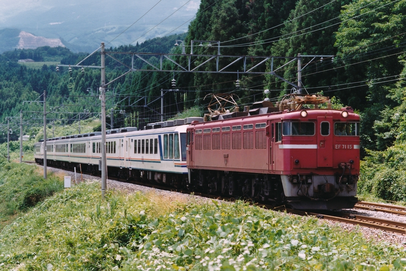 庭坂大カーブを行くブルートレインあけぼの号 : ワサフ8000の、お