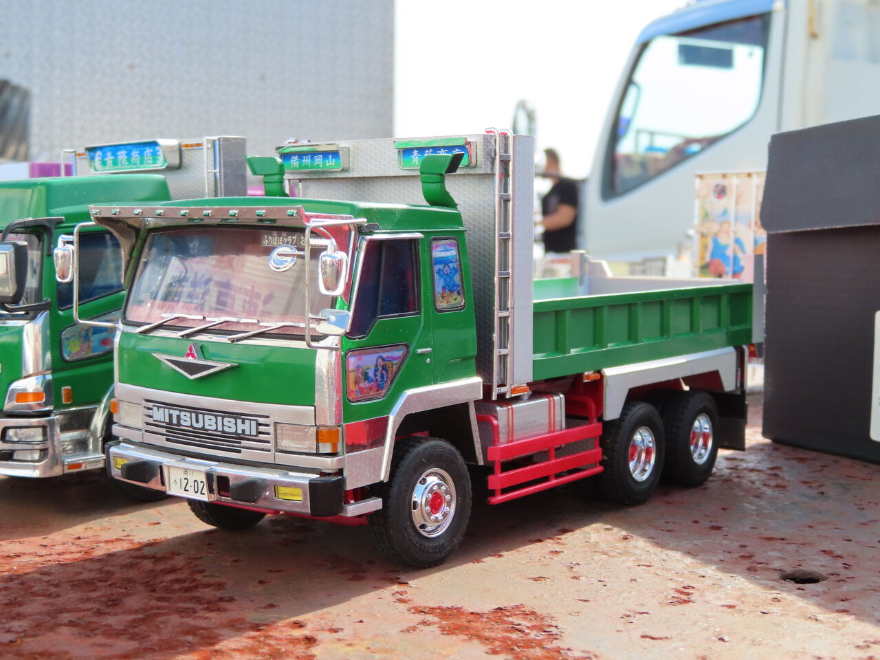 1/32デコトラプラモデル、トラックプラモデル完成品 素人作品 1/32デコトラ￼ダンプトラック￼プラモデル完成品