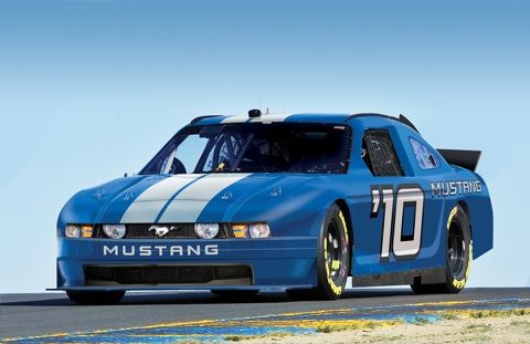 2010_ford_mustang_nascar_images_main