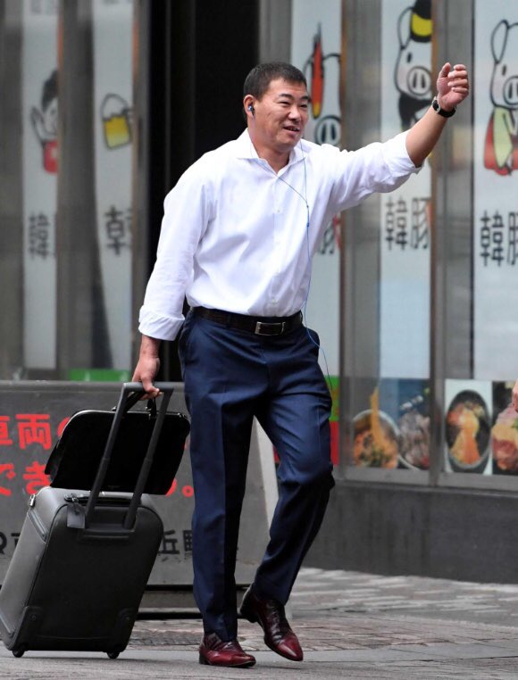 阪神選手移動スーツ姿 なんｊスポーツ