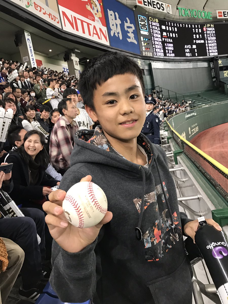 ｗｂｃ 山田哲人 幻のホームラン ファンが打球をキャッチしてしまい二塁打に なんｊスポーツ