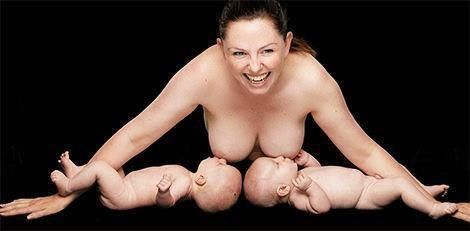Twins-breastfeeding-portrait