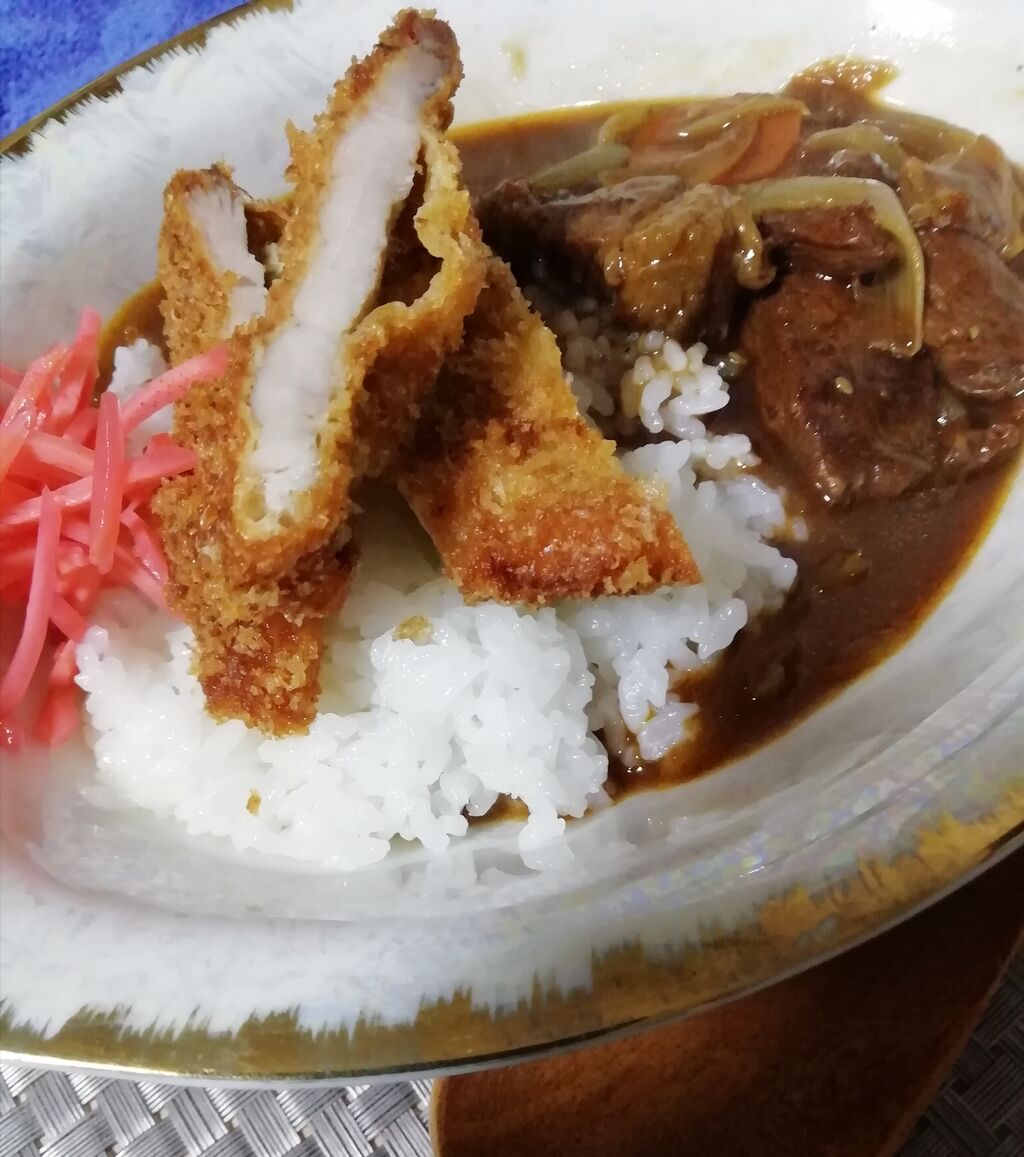 エスカロップ風 トンカツと牛肉のデミグラス仕立てシチューライス 根室釧路方面に行ったら本場を食べてね ゴロミーズキッチン ゴロミ先輩 極意帳