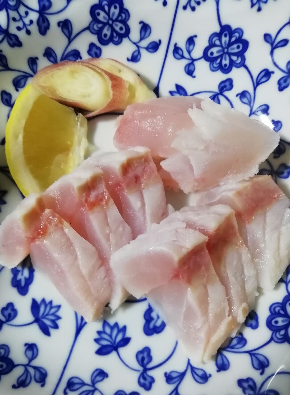 カサゴちゃん 霜降り造りと潮汁 白身魚で お年寄りには 大好評でした ゴロミーズキッチン ゴロミ先輩 極意帳 カサゴちゃん 霜降り造りと潮汁 白身魚で お年寄りには 大好評でした ゴロミーズキッチン ゴロミ先輩 極意帳