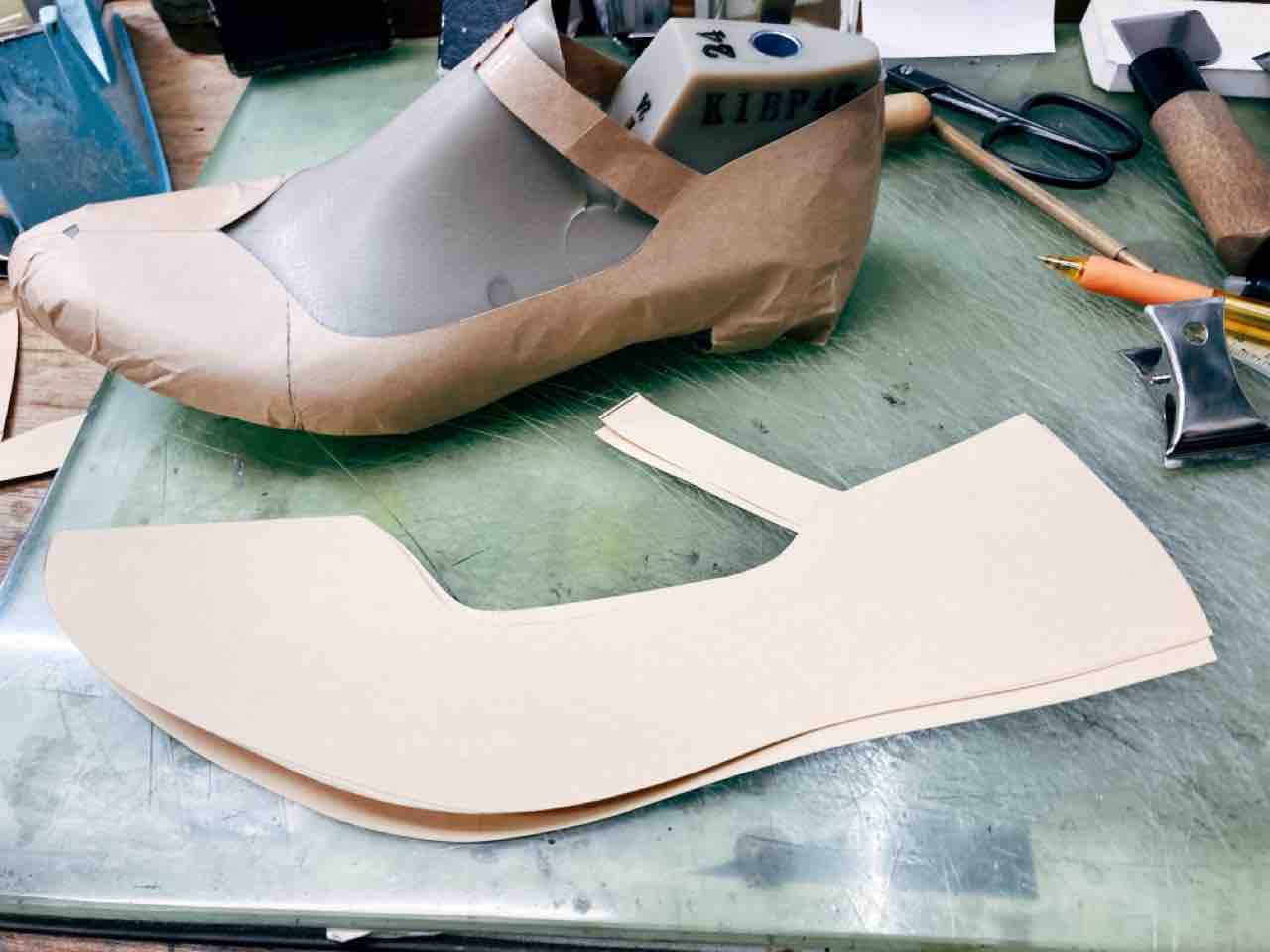 型紙 靴を作るが靴職人と呼ばれるのはちょっと つくりて野島と新人マキコのブログ