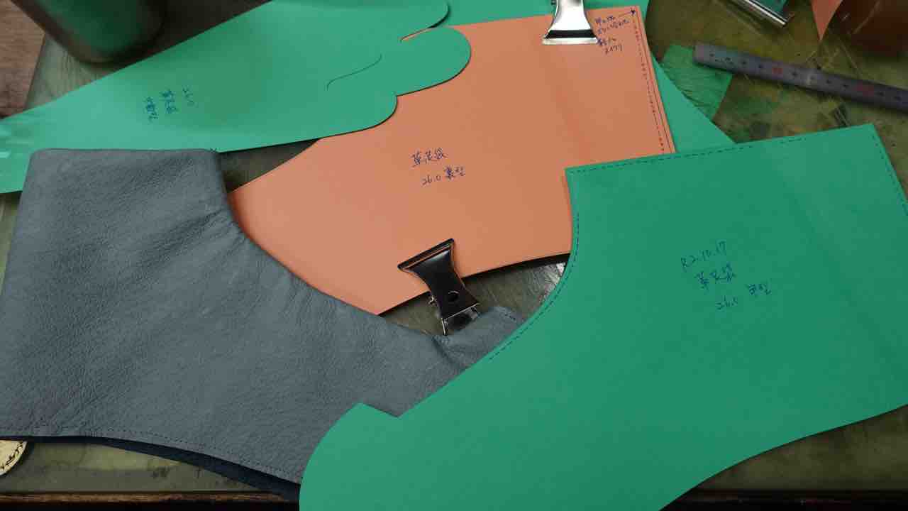 革足袋製作中 靴を作るが靴職人と呼ばれるのはちょっと つくりて野島と新人マキコのブログ 革足袋製作中 靴を作るが靴職人と呼ばれるのはちょっと つくりて野島と新人マキコのブログ