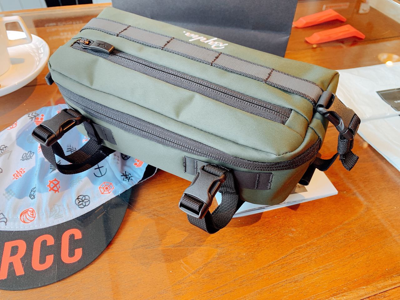 Rapha新製品！完全防水になった「BAR BAG」 : 産地直送きっかの