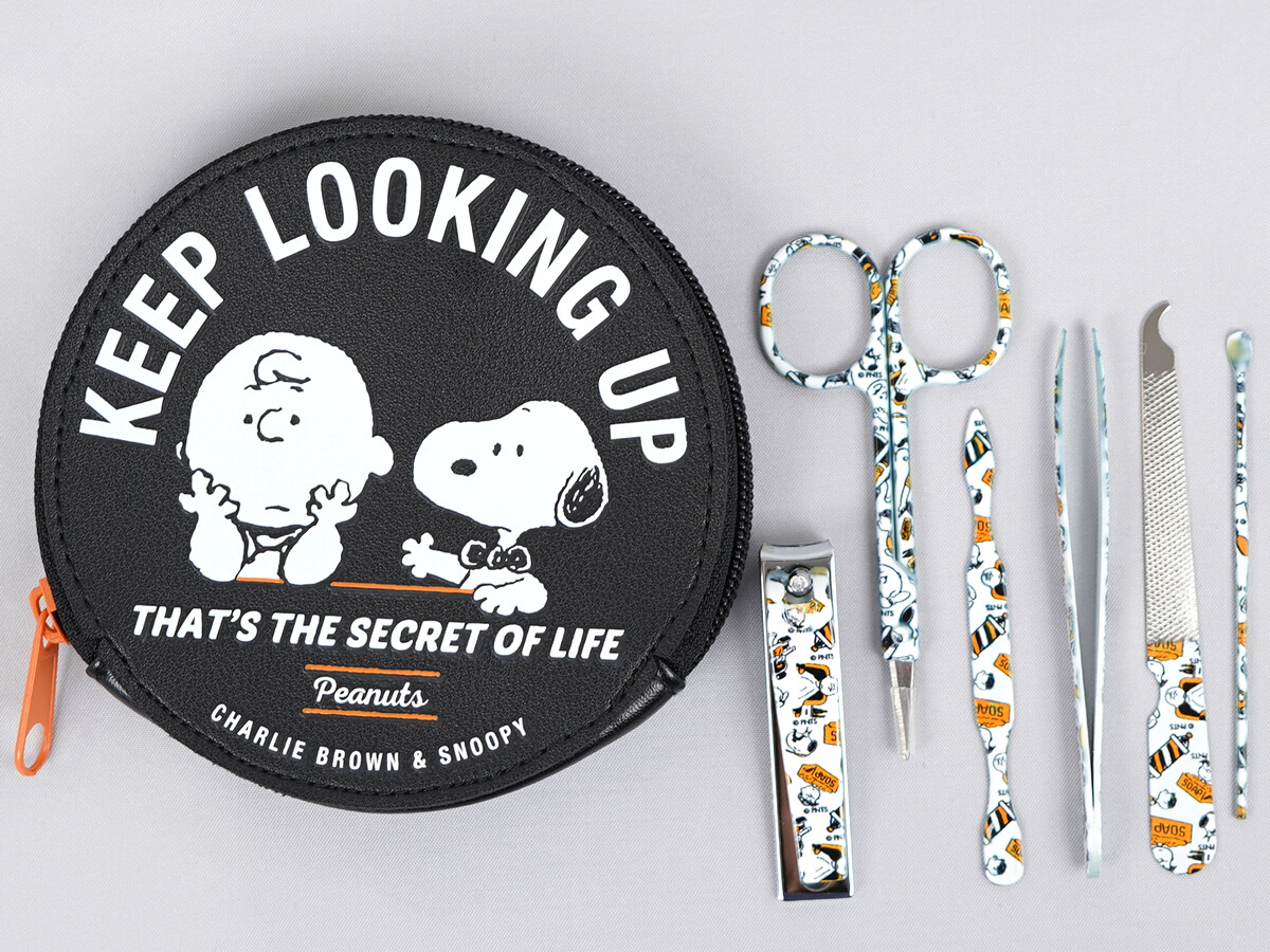 SNOOPY 持ち運べるポーチ付き! 大人のための身だしなみ6点セット BOOK