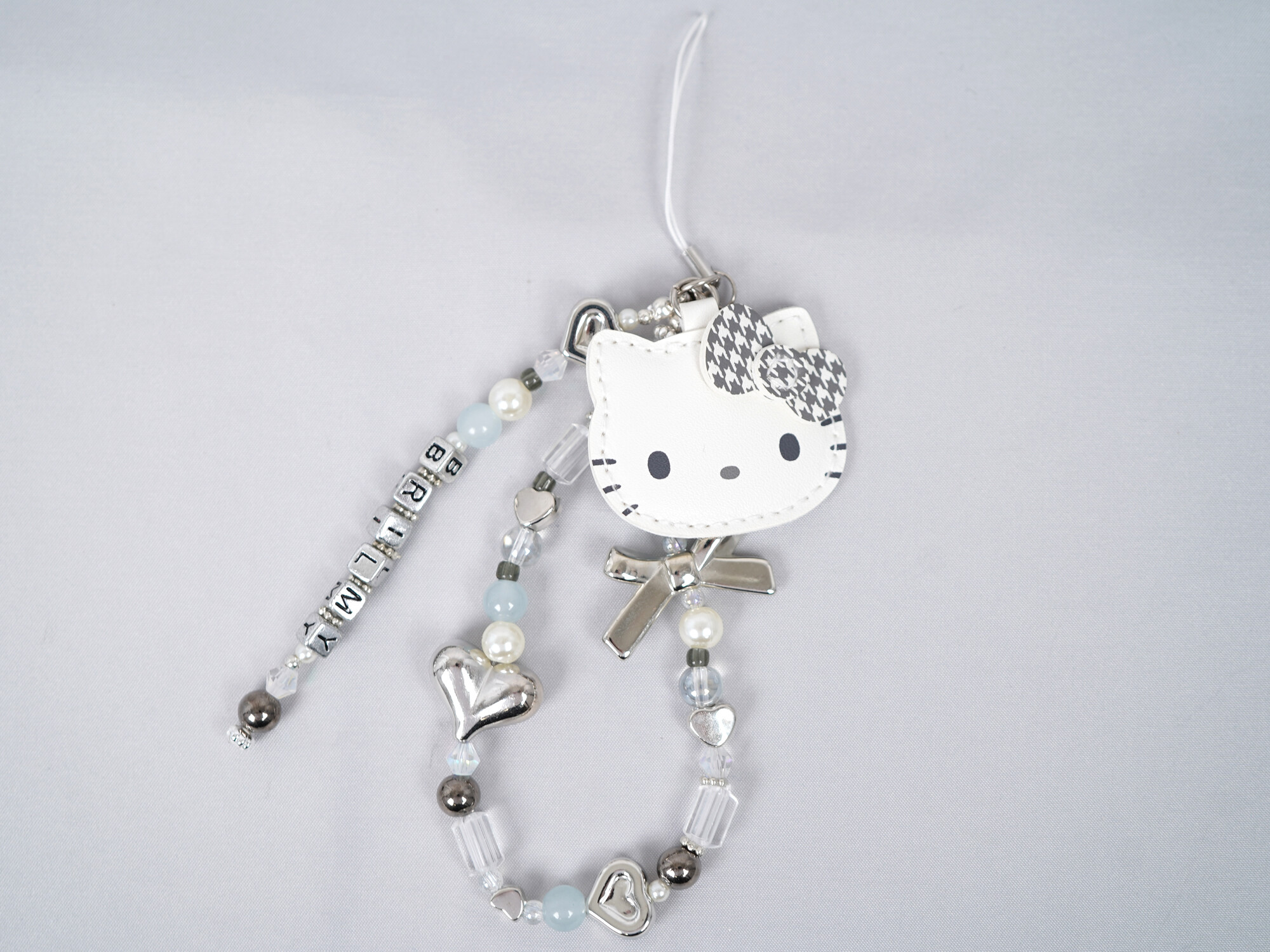 HELLO KITTY × BRILMY いつでもササッとお直しできる ミラー付きビーズストラップ BOOK/SPECIAL PACKAGE