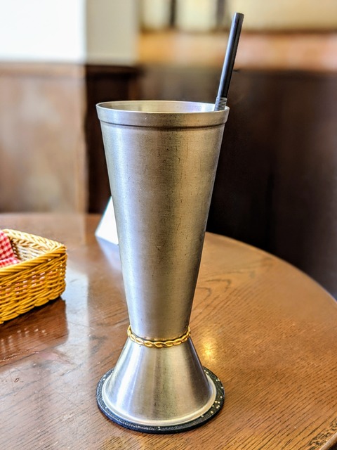 00100trPORTRAIT_00100_BURST20200308150024383_COVER