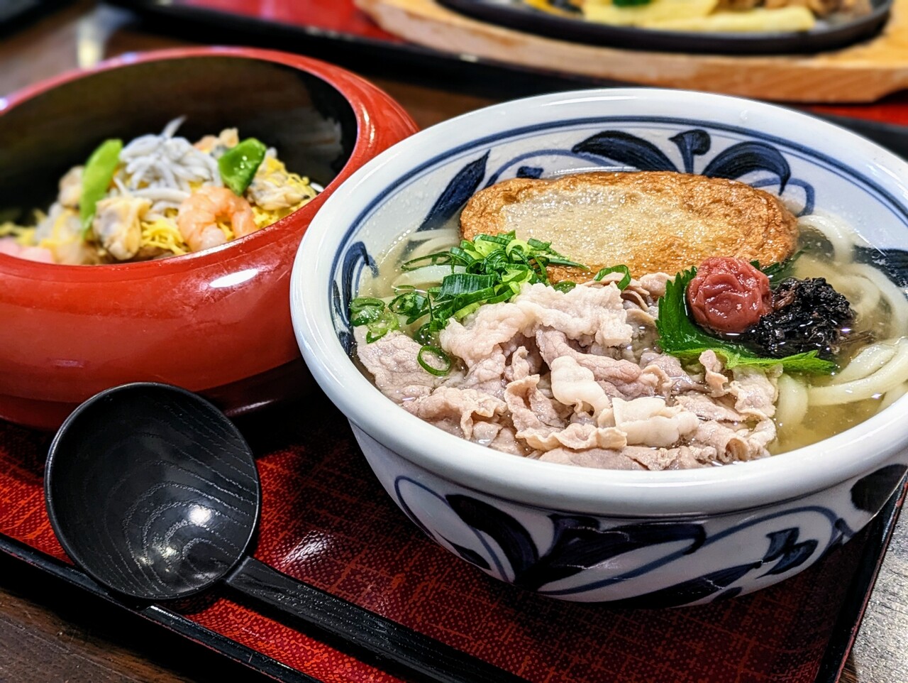 うどん茶屋 北斗 三津店』秋のちらし寿司と愛媛まんさいうどんセット