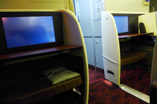 ������Ǥ�壵���ܤε��� --���ܹҶ��֣ʣ̣���������--SKY SUITE 777(��������������777)�פΥե������ȥ��饹