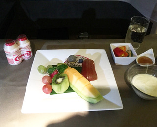 ������Ǥ�壵���ܤε��� --���ܹҶ��֣ʣ̣���������--SKY SUITE 777(��������������777)�פΥե������ȥ��饹