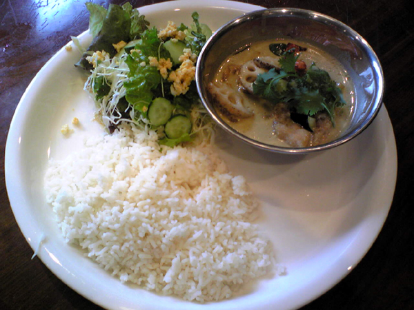 恵比寿「にんにくや」でグリーンカレーを食す!