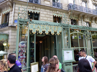 フランス菓子の老舗「Laduree Champs Elysees」 ＠パリ・シャンゼリゼ店