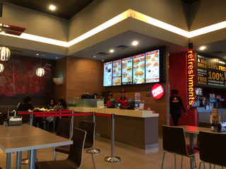 �����륹������˥���Carl's Jr.�ˤΥϥ�С������򿩤��� �����㥫�륿���ץ饶���ޥ�