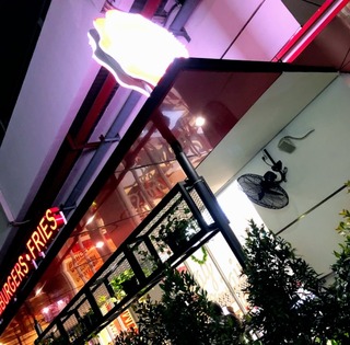 ハンバーガー「ジョニー・ロケッツ」 @ジャカルタ