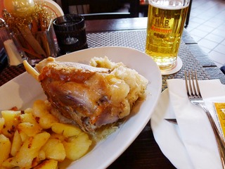 �ɥ���̾ʪ�����֥���������󥹥ϥ�����Schweinshachse�ˡפ򿩤��� ��Zum Standesamtchen 