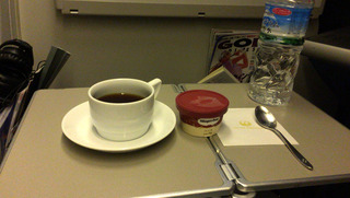 ������Ǥ�壳���ܤε��� - ���ܹҶ���JL729���ؤΥӥ��ͥ����饹