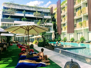 フォー ポイント バイ シェラトン バリ スミニャック(Four Points by Sheraton Bali, Seminyak)