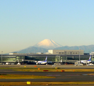 日本の正月をイメージさせる富士山