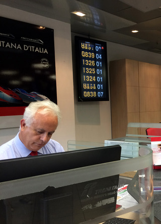 ナポリからローマへ--Eurostar Italia「AU9536」便