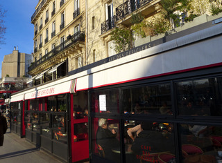 ���åե���᤯�Υ��ե��֥������ե�󥷥���Cafe des Officiers�ˡ� ���ѥ�