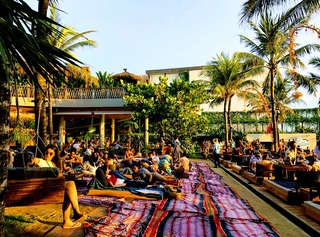 バリを代表する高級ビーチクラブ「ポテトヘッド」Potato Head Beach Club Bali @スミニャック