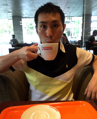 �����륹������˥���Carl's Jr.�ˤΥϥ�С������򿩤��� �����㥫�륿���ץ饶���ޥ�