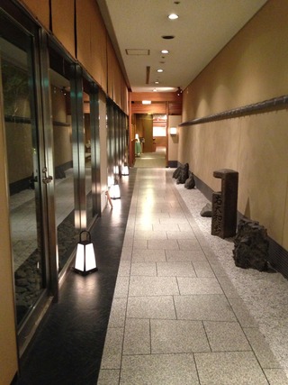 日本料理 大和屋 三玄の鰻蒲焼きとバンブーの生ハムサンド @シェラトン都ホテル東京