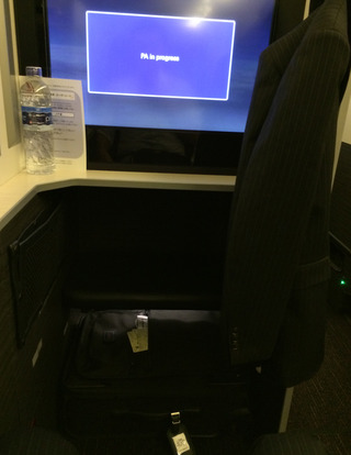 ����Ǥ��ν鵢�� - ���ܹҶ���JL726����--SKY SUITE 777(��������������777)�פΥӥ��ͥ����饹