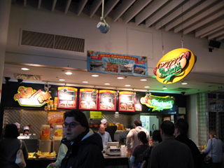 「Nathan's Famous Hot Dogs(ネイサンズ)」のホットドッグ