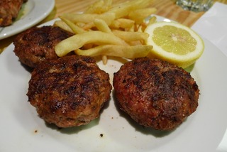 ��MEATROPOLEOS 3�פǥ��ꥷ����������򿩤��� �����ƥ͡����󥿥��޹���