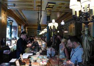 �ե�󥹲ۻҤ�Ϸ�ޡ�Laduree Champs Elysees�� ���ѥꡦ����󥼥ꥼŹ